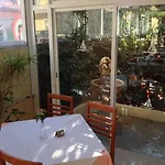 Amoros Hotel