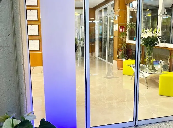 Amoros カラ・ラトハダ